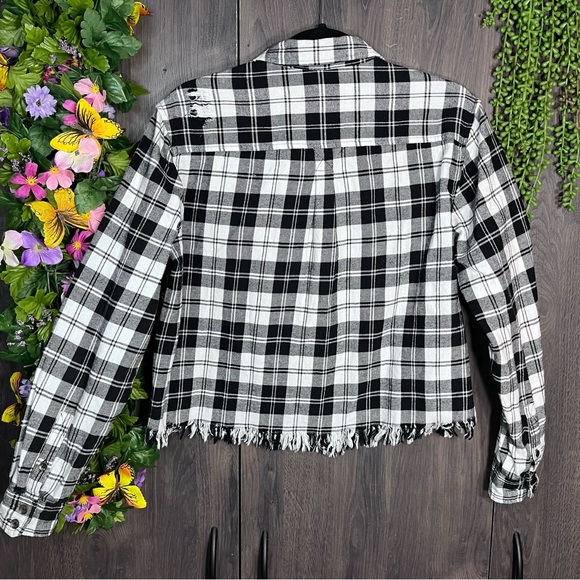 §🌼3/$30🌼Forever 21 Plaid Button Down Distressed Flannel Size Medium - Picture 10 of 16
